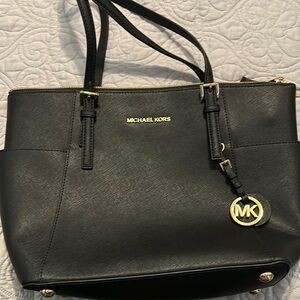 NWOT Michael Kors saffiano Leather purse see pic for handle